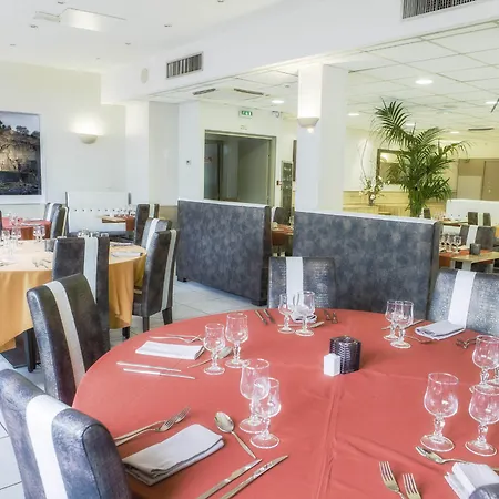 Kyriad Orange Centre 3*