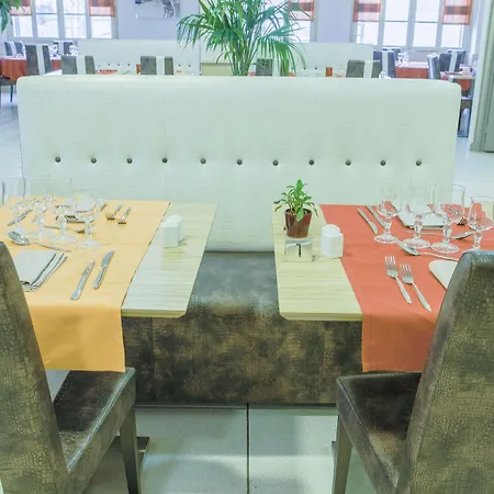 Hotel Kyriad Orange Centre