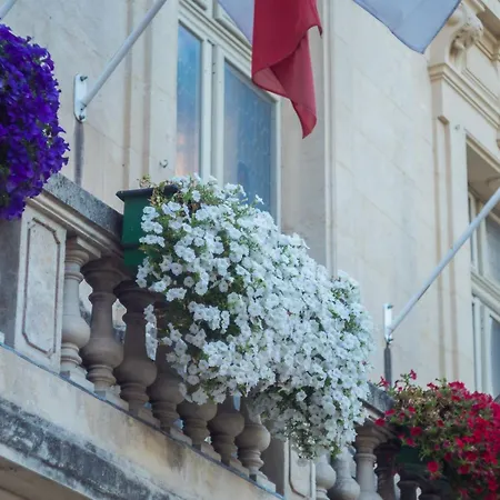 Hotel Kyriad Orange Centre - & Restaurant - La Galerie D'art Des Princes - Provence Alpes Cote D'azur - France - Proche A7-a9 - Exit21- Chateauneuf-du-pape Avignon Bollene Nimes 3*