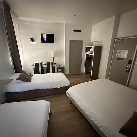 Kyriad Orange Centre Hotel 3*