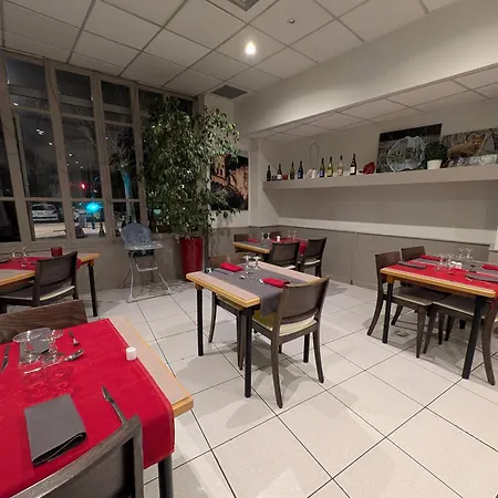 Hotel Kyriad Orange Centre 3*